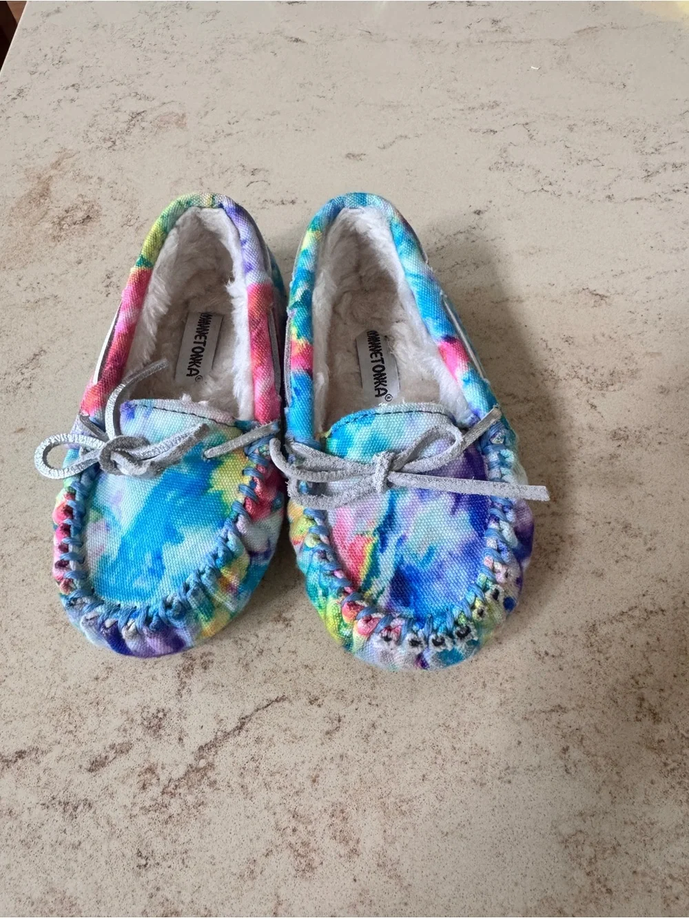 Minnetonka Kids' Tie-Dye Moccasin Slippers - Multicolor- EUC